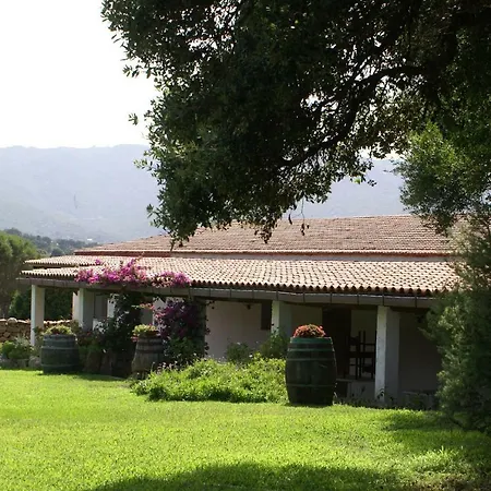 Su Pirastru בית חווה