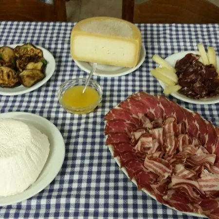 Κατάλυμα σε φάρμα Su Pirastru