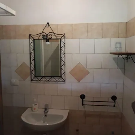 Su Pirastru Sa Castanza